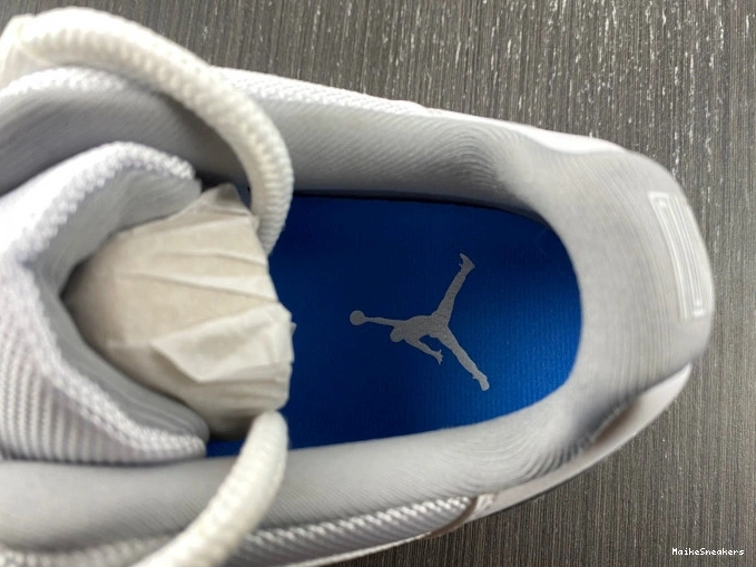 MaikeSneakers Air AV2187-140 Cement Grey Low Jordan 11 0813